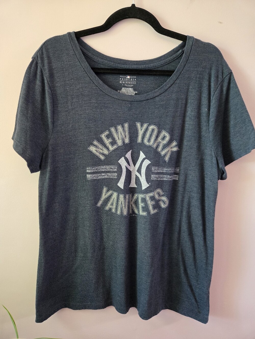 5th & Ocean MLB New York Yankees Tri-Blend Distressed Graphic Tee ⚾